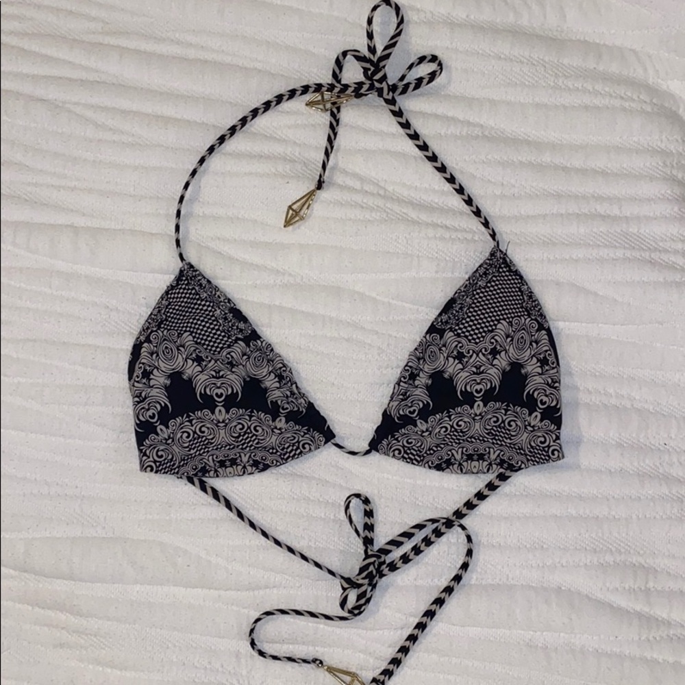 ❤️3 for $20❤️Reversible bikini top with gold geometric accents
